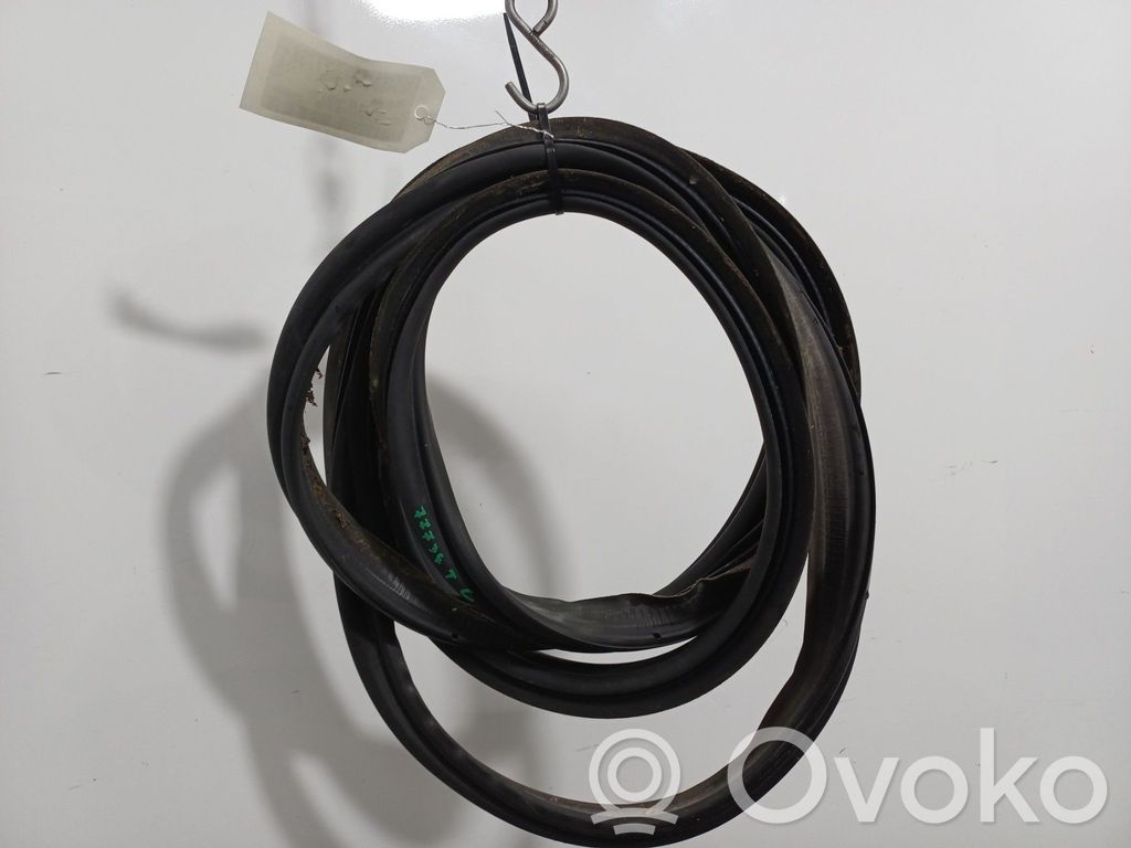 Mercedes-Benz B W246 W242 Gumowa uszczelka bagażnika tylnego / Na karoserii 