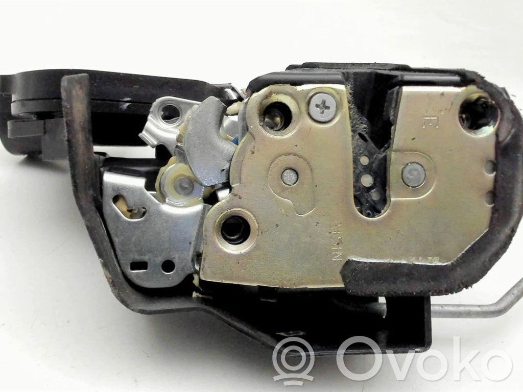 Toyota Corolla Verso E121 Front door lock 