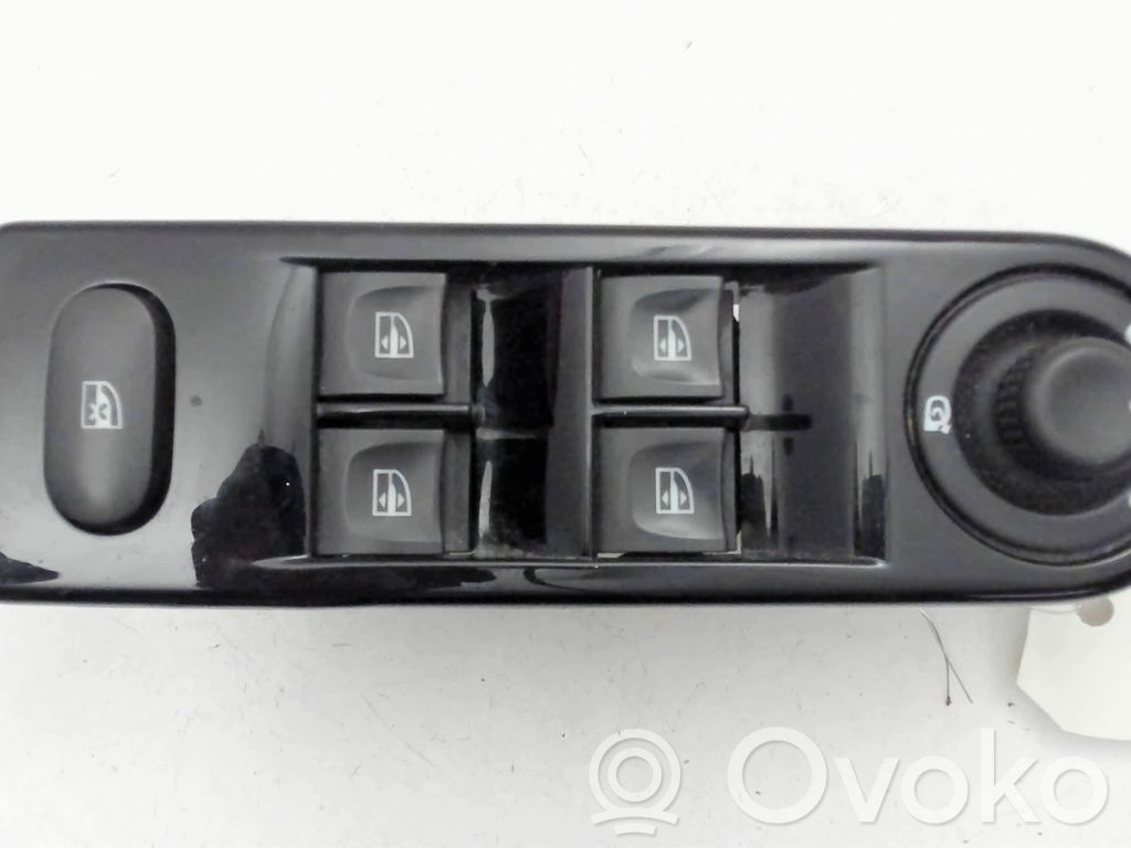 Renault Clio IV Przyciski szyb