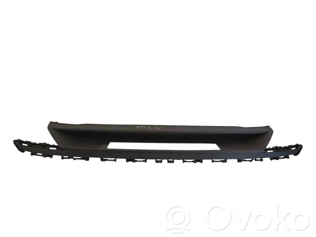 Audi A3 8Y Moldura inferior del parachoques trasero 