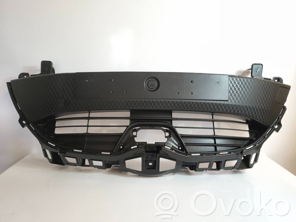 Toyota Yaris XP210 Maskownica / Grill / Atrapa górna chłodnicy 