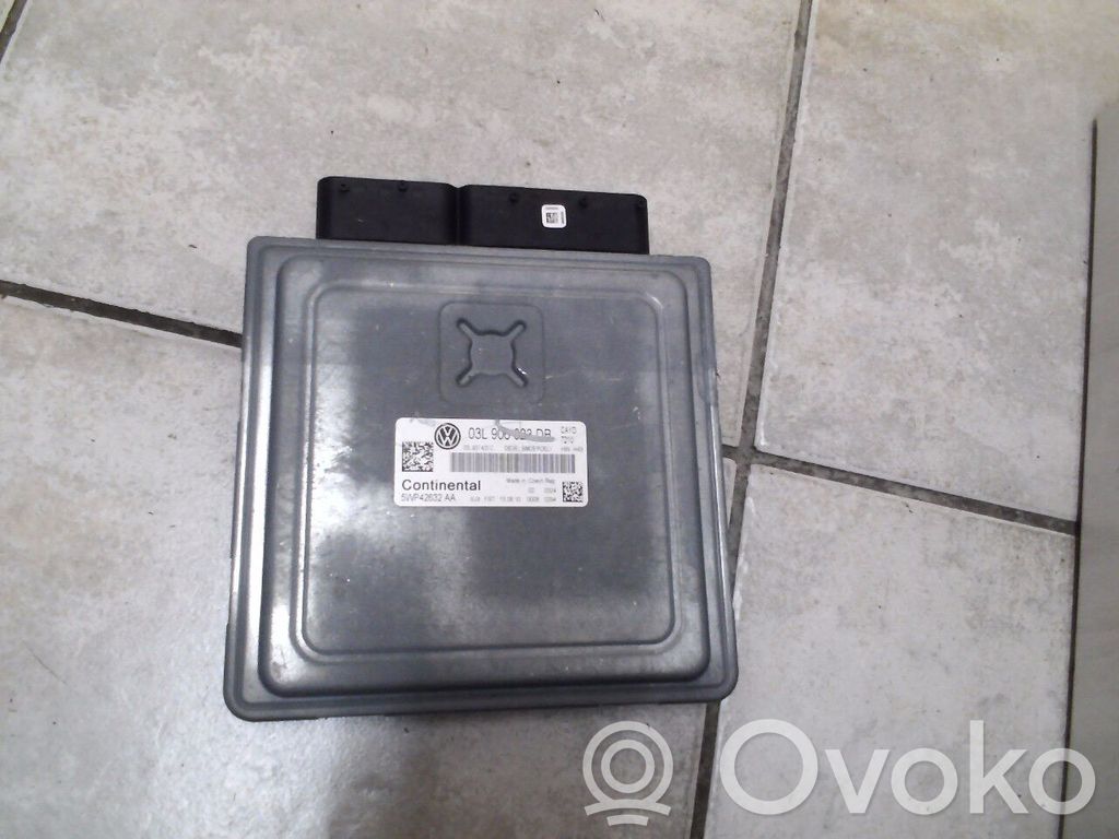 Volkswagen Caddy Calculateur moteur ECU 