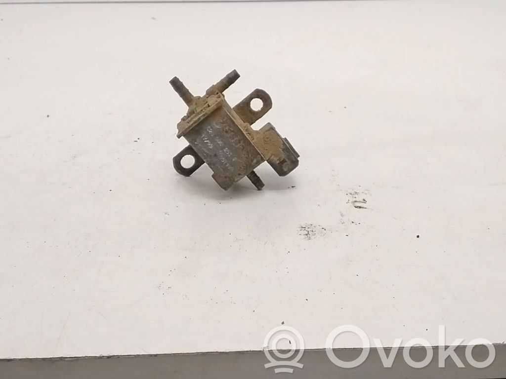 Volkswagen Golf III Zawór podciśnienia / Elektrozawór turbiny 