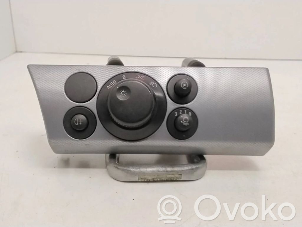 Opel Astra H Light switch 