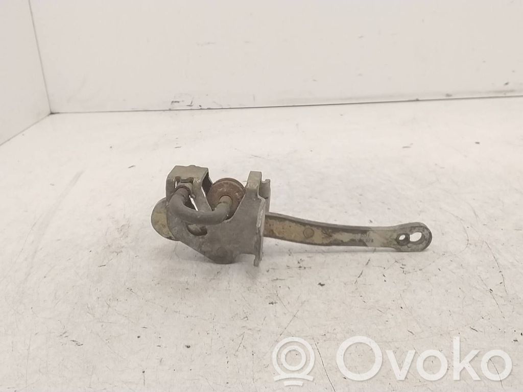 BMW 5 E34 Takaoven pidätin 
