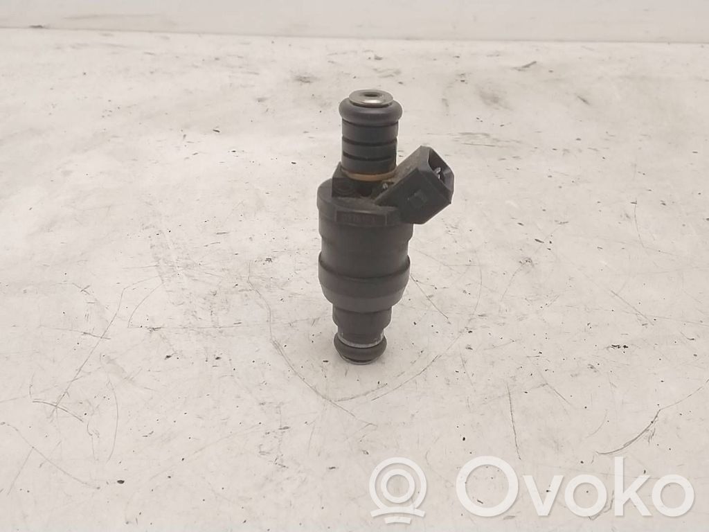 BMW 3 E36 Fuel injector 