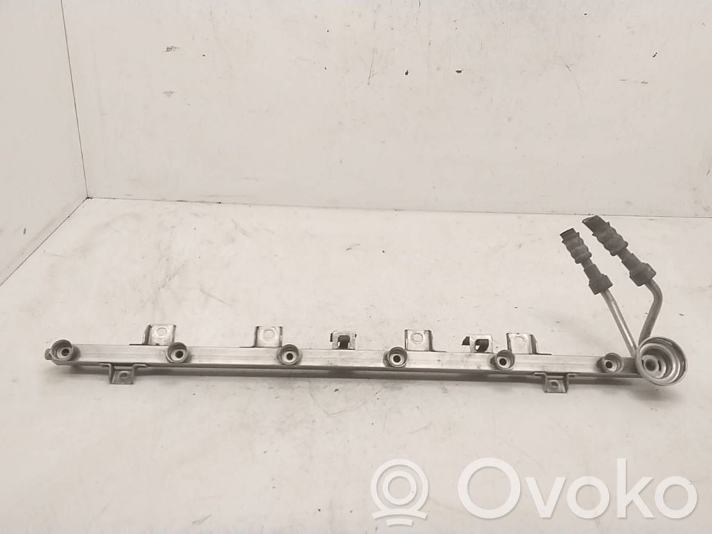 BMW 5 E39 Fuel pressure regulator 