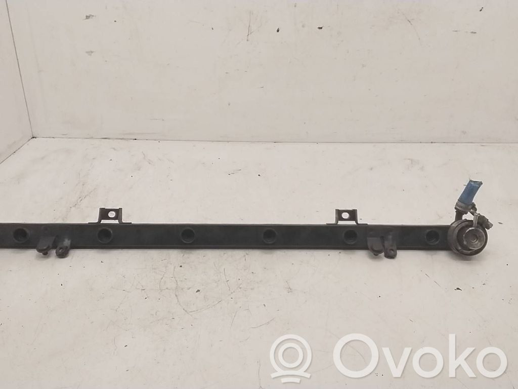 BMW 5 E39 Fuel pressure regulator 