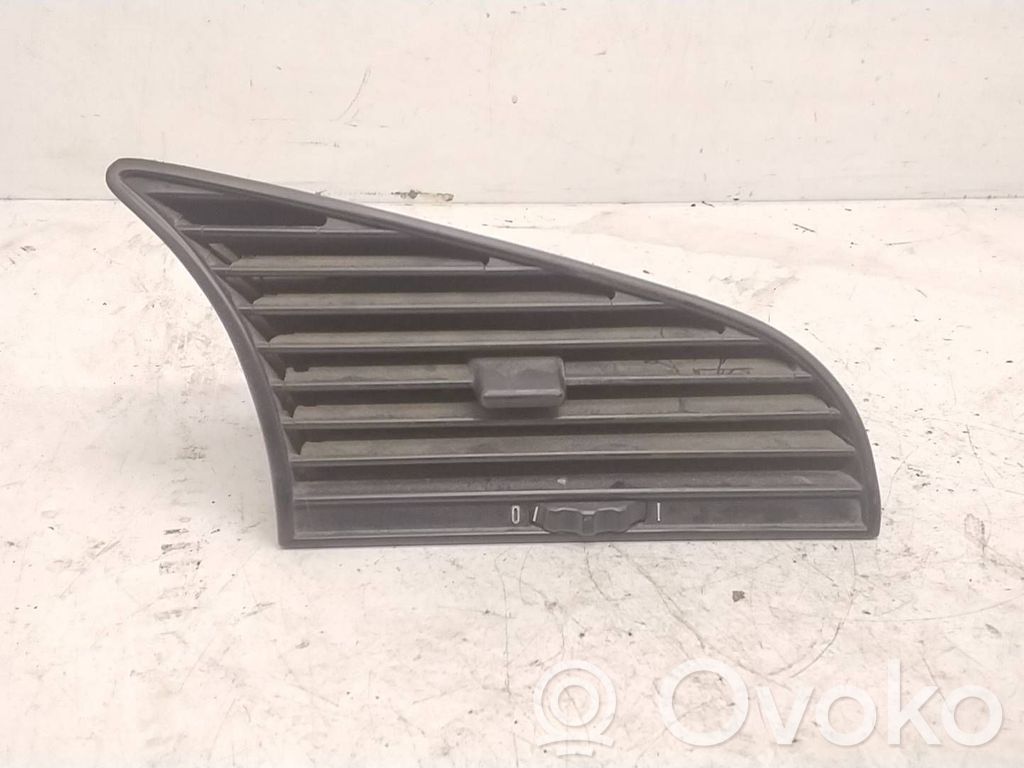 BMW 3 E36 Centrālais gaisa ventilācijas režģis 