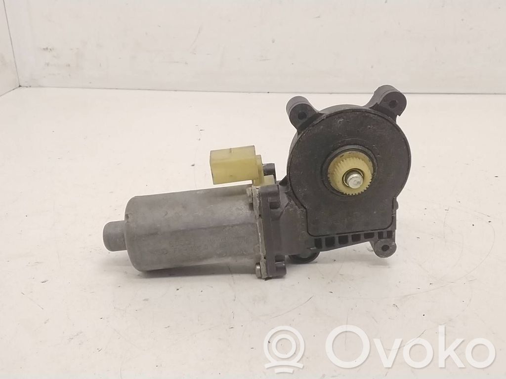 Moteur de lève-vitre de porte arrière   0130821727