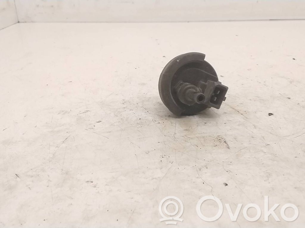 BMW 7 E38 Fuel tank valve 