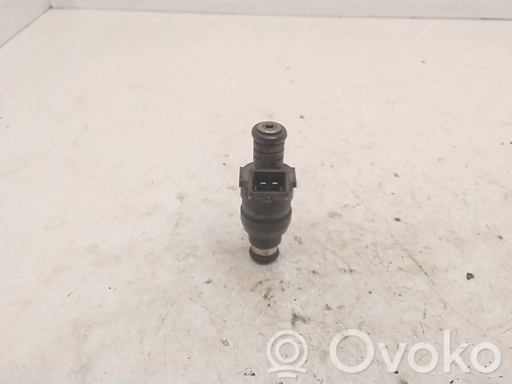 BMW 3 E30 Fuel injector 