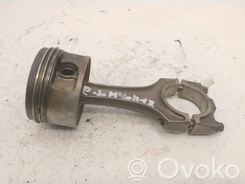 BMW 3 E30 Tłok z korbowodem 