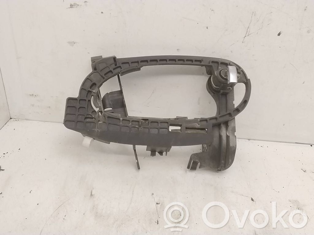 Front door exterior handle/bracket   7013701705
