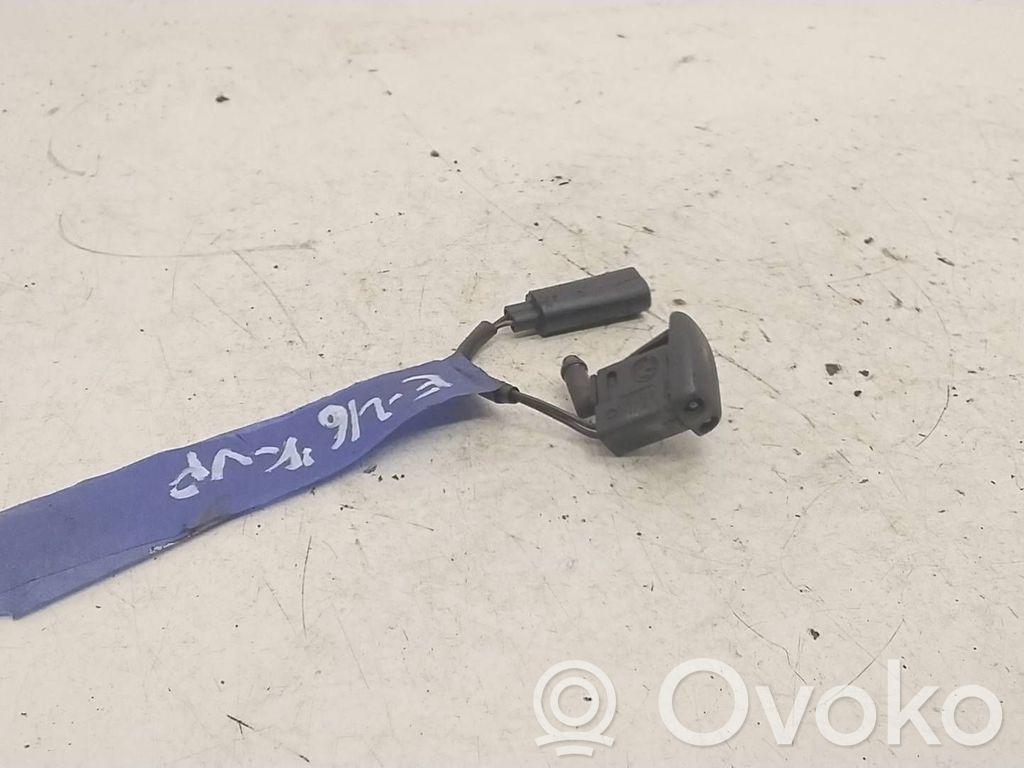 BMW 3 E46 Windshield washer spray nozzle 