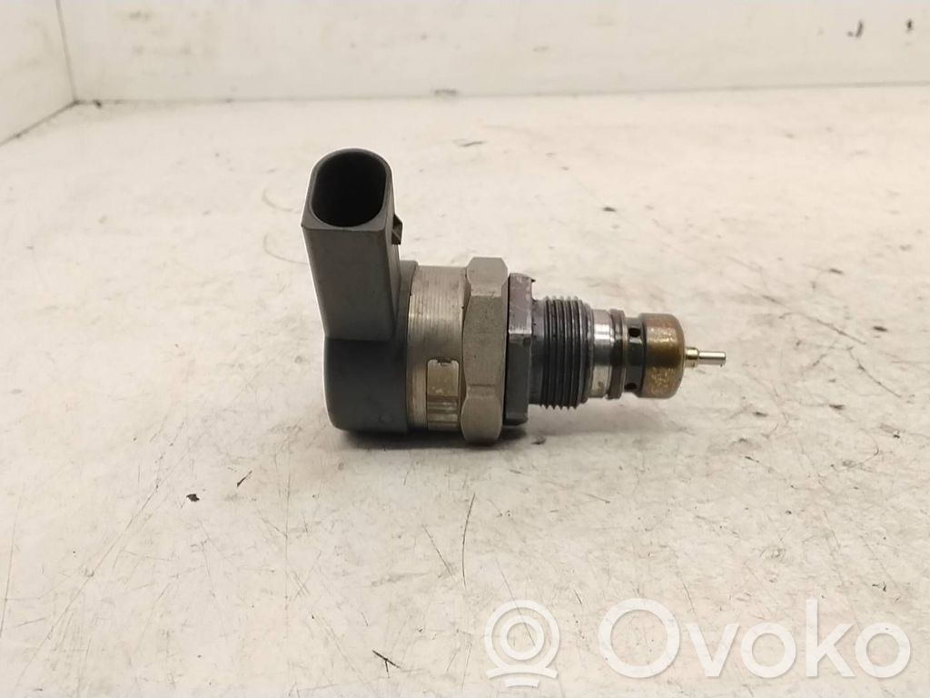 BMW 3 E90 E91 Fuel pressure regulator 