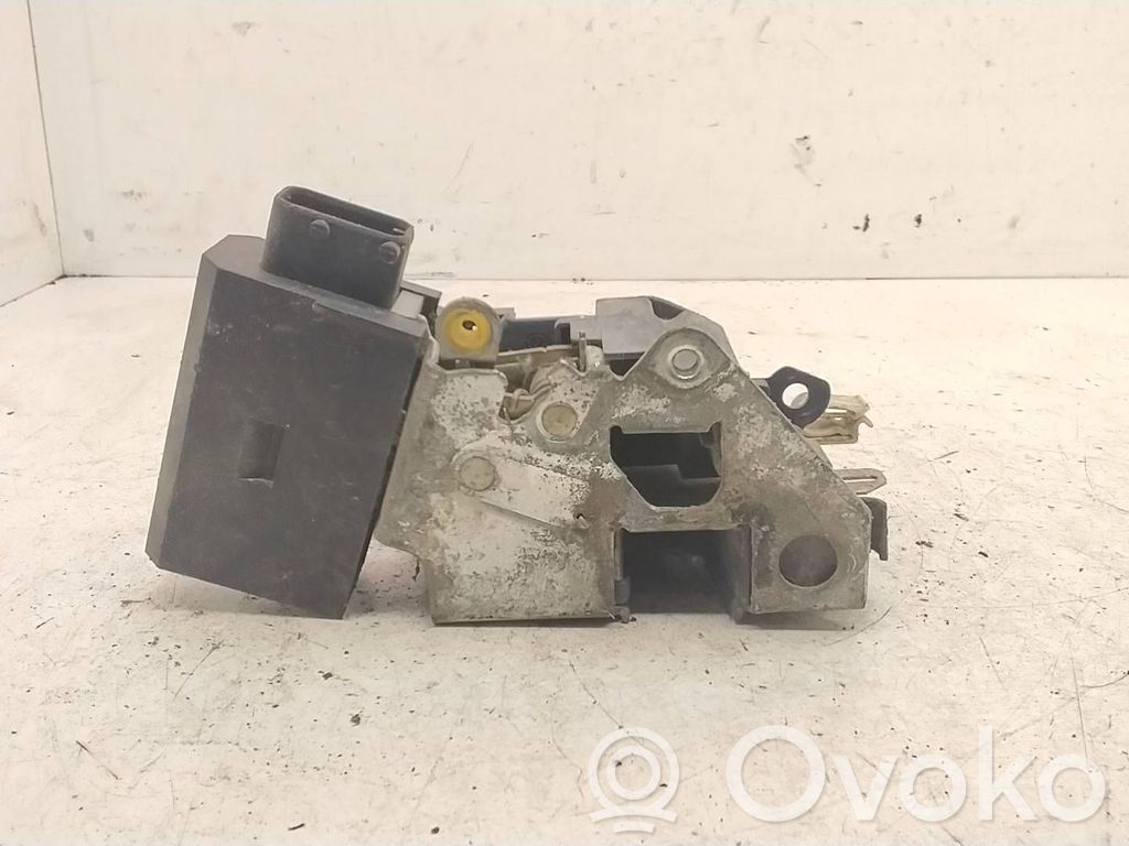 BMW 3 E36 Priekšpusē slēdzene 