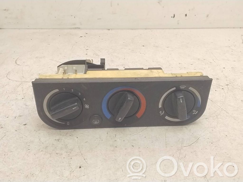 BMW 3 E36 Climate control unit 