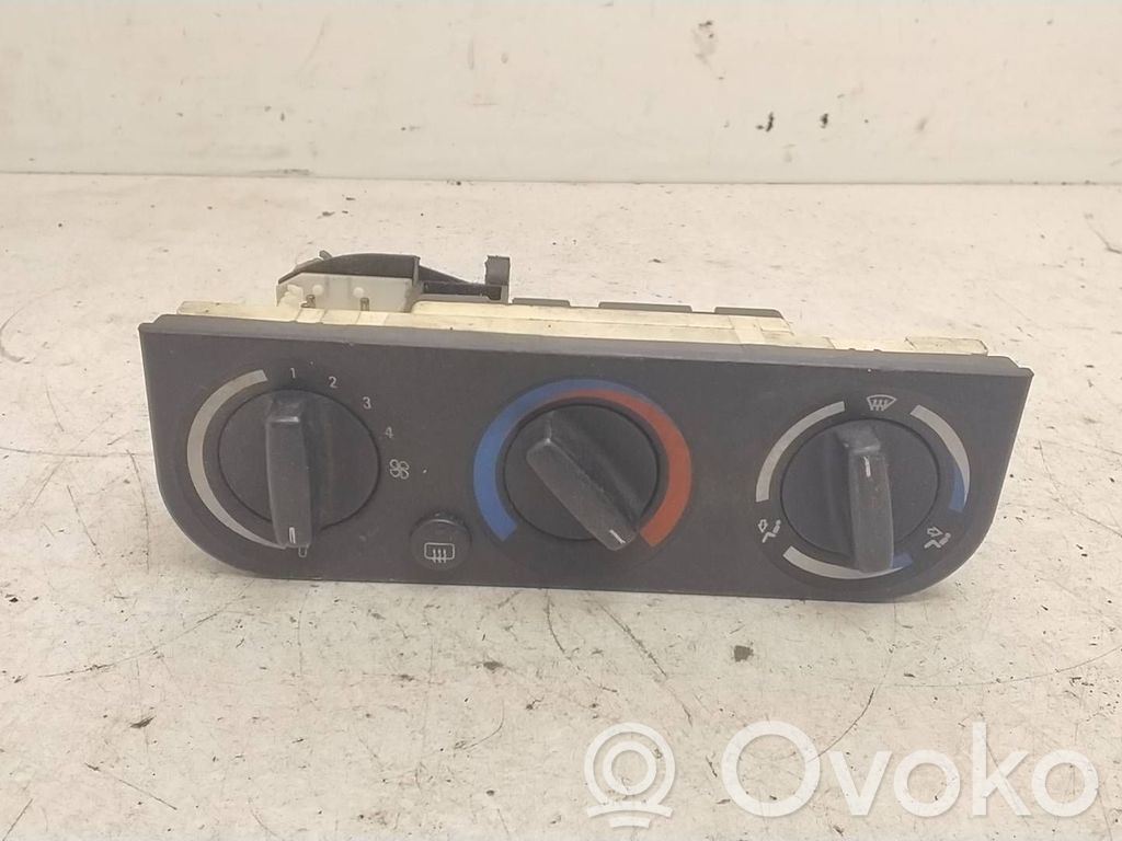 Climate control unit   64118368566