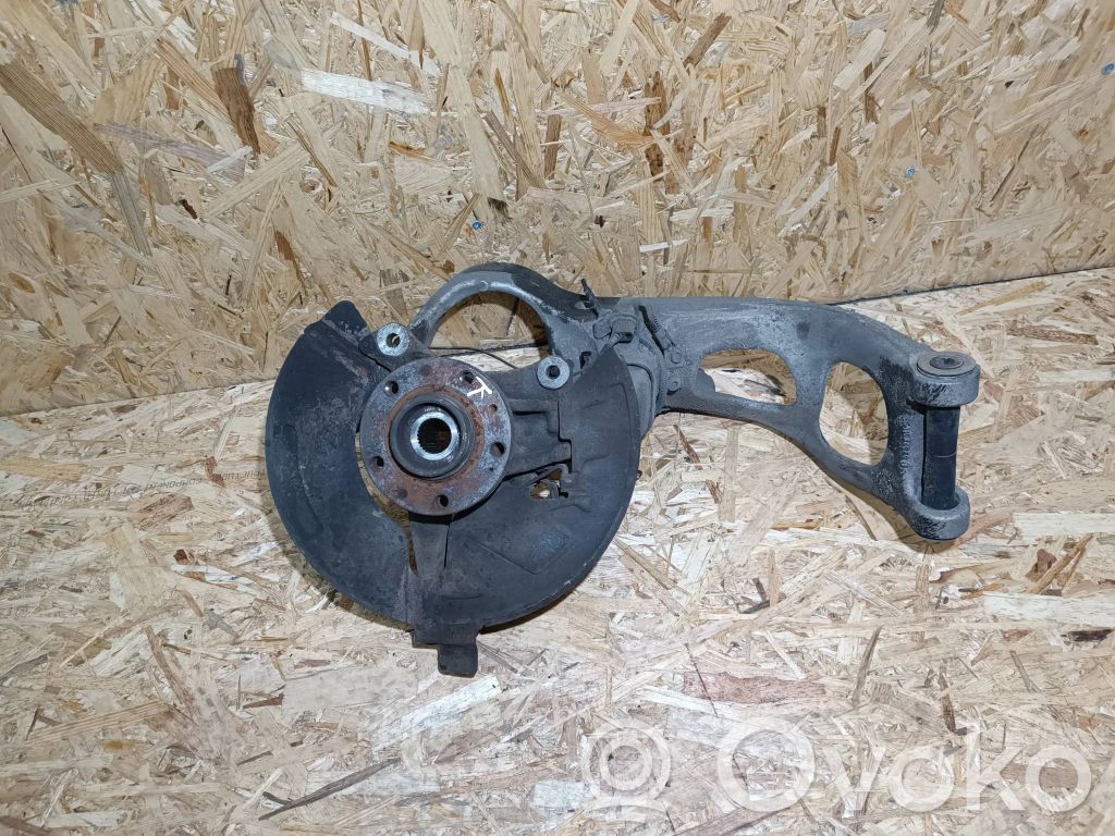 Front wheel hub