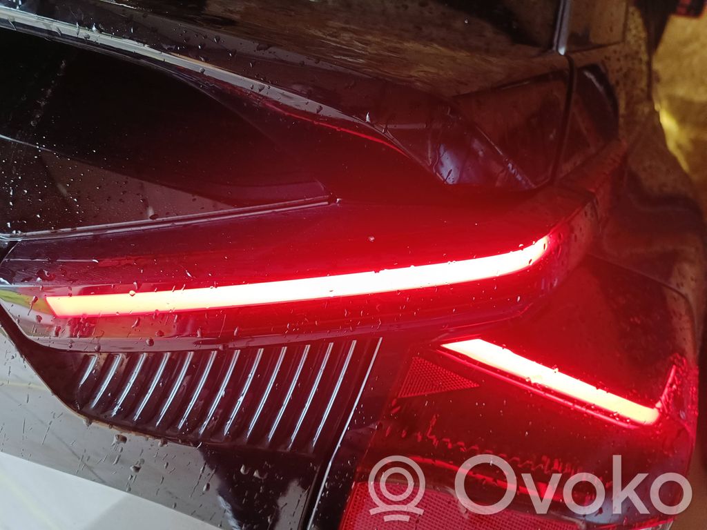 Citroen C4 III e-C4 Lampy tylnej klapy bagażnika 