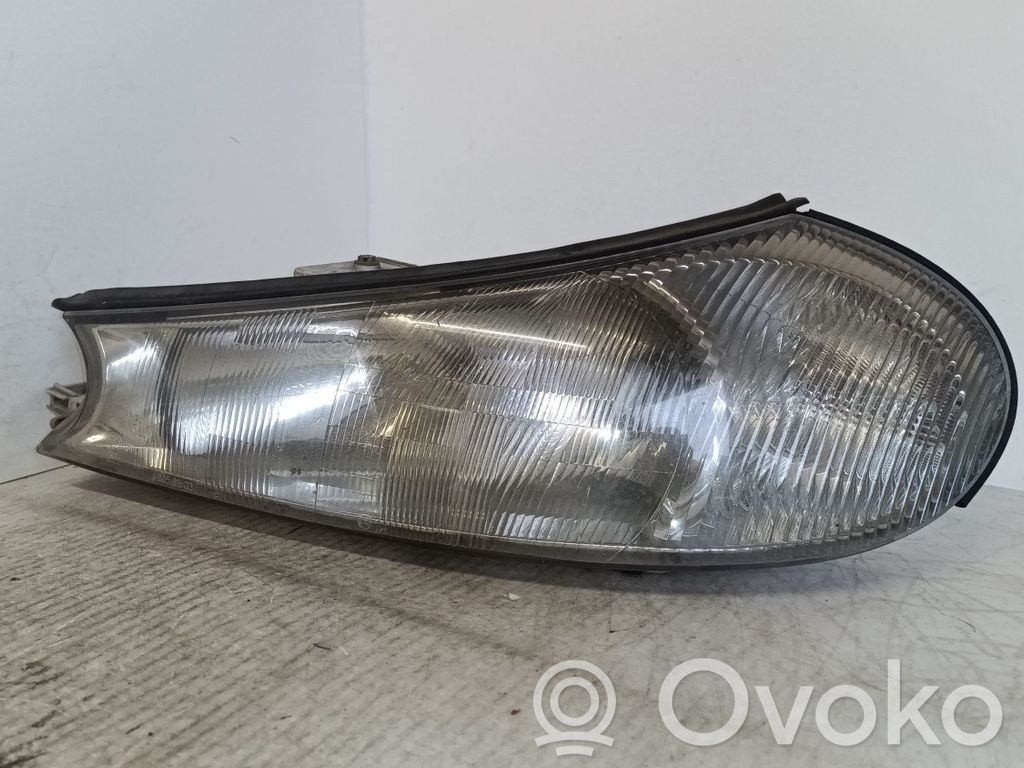 Ford Mondeo MK II Phare frontale 