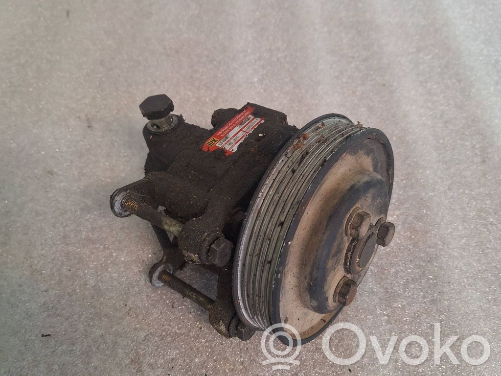 BMW 3 E36 Power steering pump 