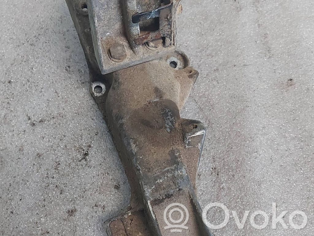 BMW 3 E36 Engine mounting bracket 