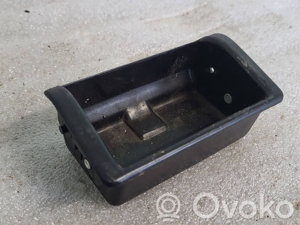 Audi A4 S4 B5 8D Aschenbecher 