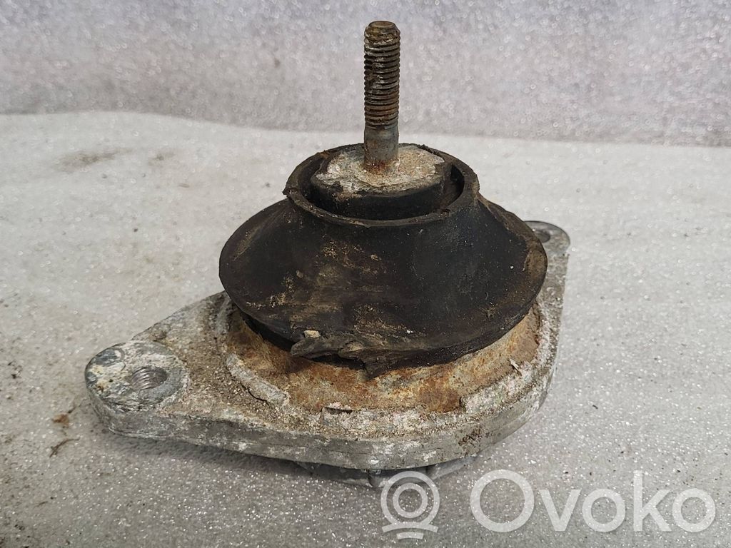 Audi 80 90 S2 B4 Engine mount bracket 