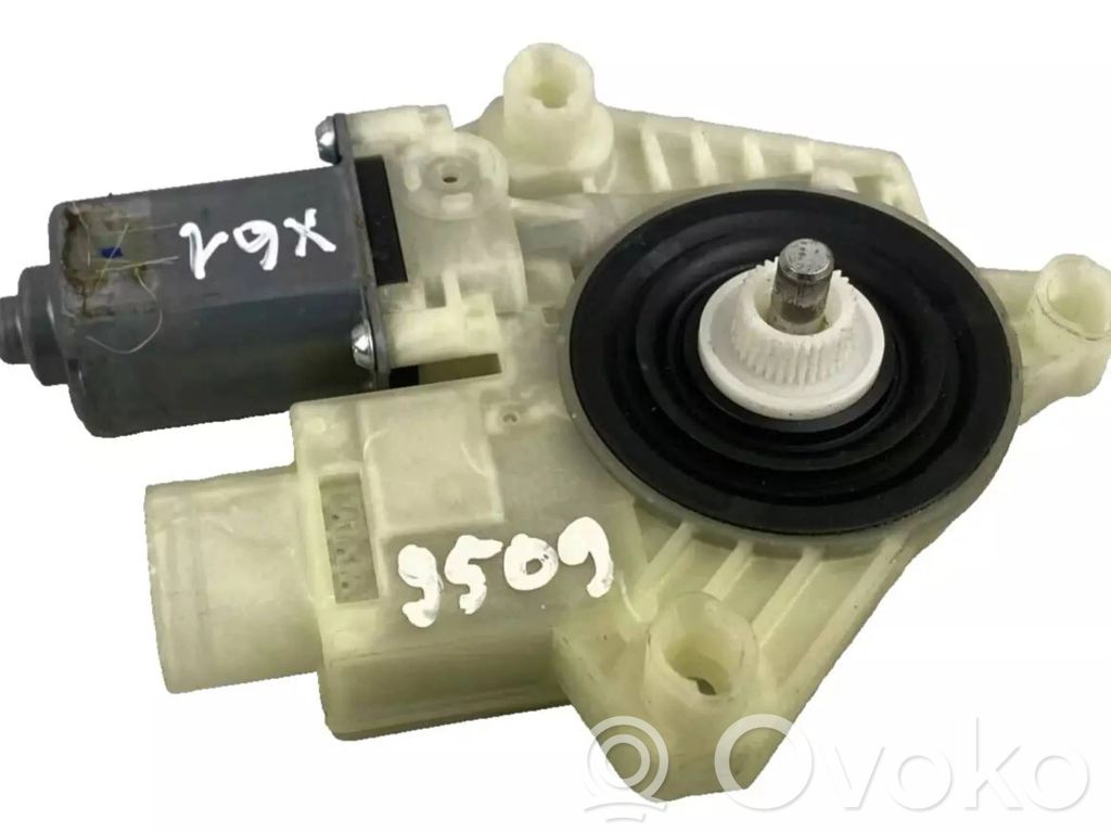 Silnik regulatora szyby drzwi przednich   7181701