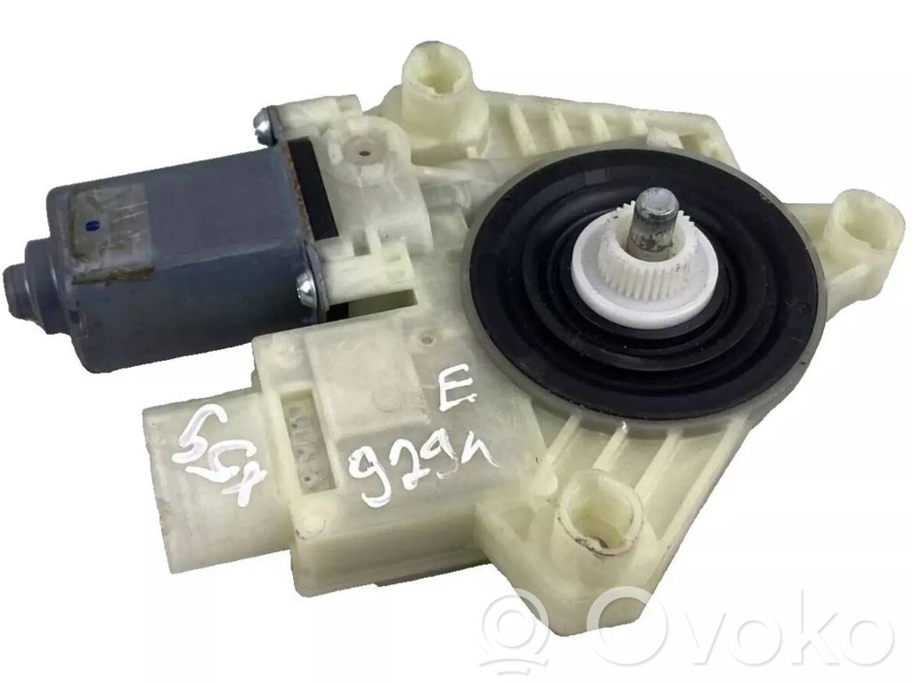BMW 7 G11 G12 Silnik regulatora szyby drzwi przednich 