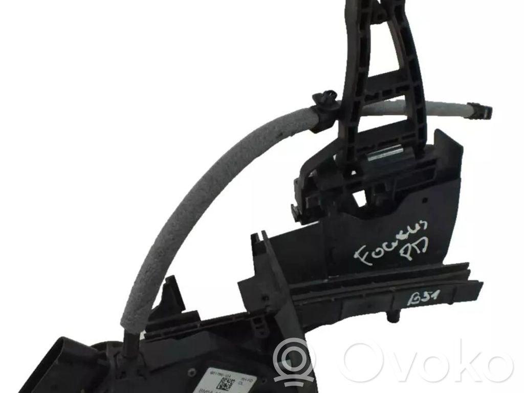 Ford Focus Priekšpusē slēdzene 