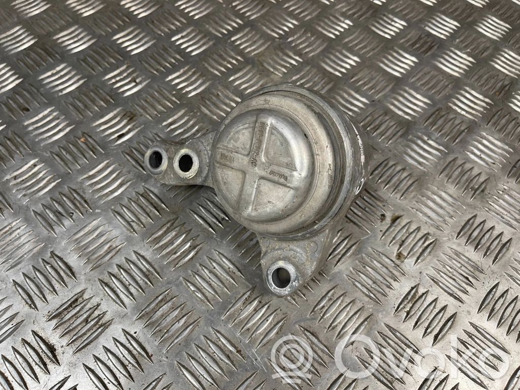 Ford Fusion II Engine mount bracket 