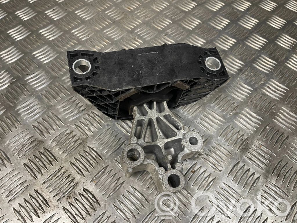 Renault Zoe Engine mount bracket 