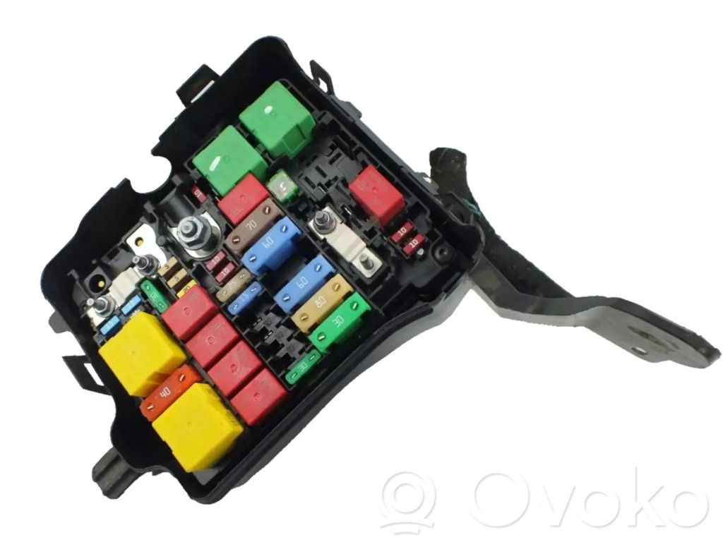 Peugeot 3008 II Fuse module 