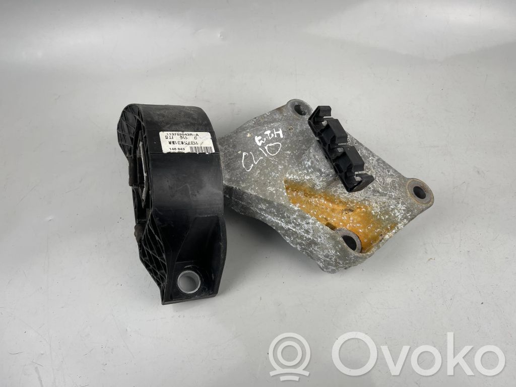 Renault Clio IV Engine mount bracket 