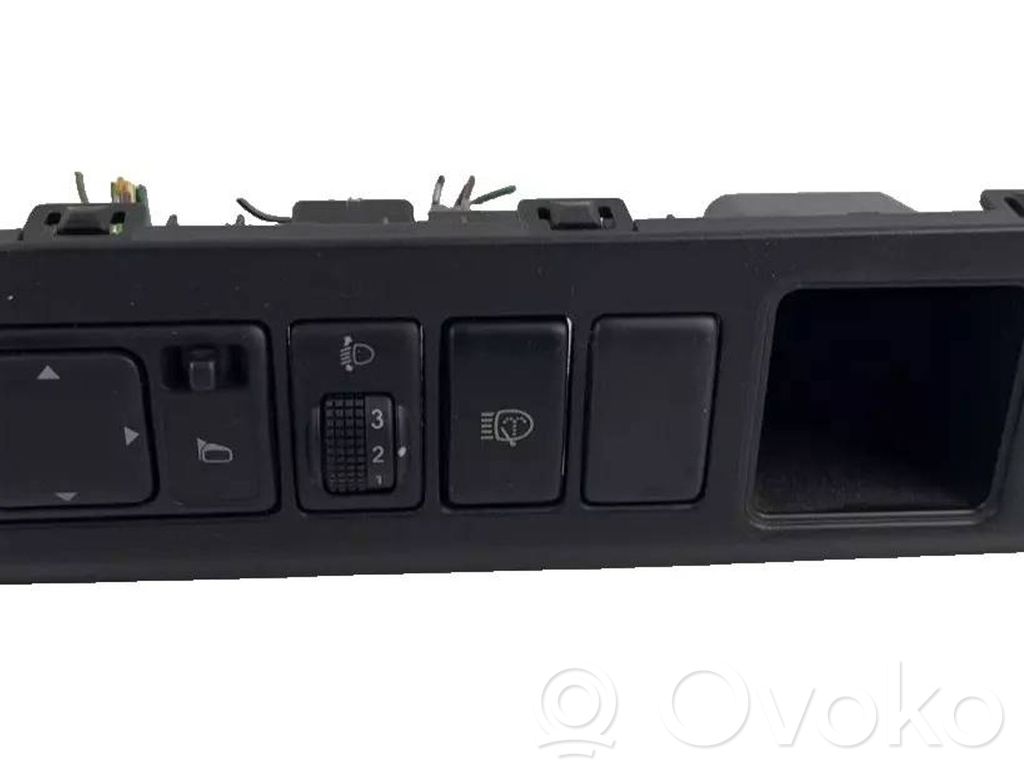 Nissan Note (E11) Wing mirror switch 