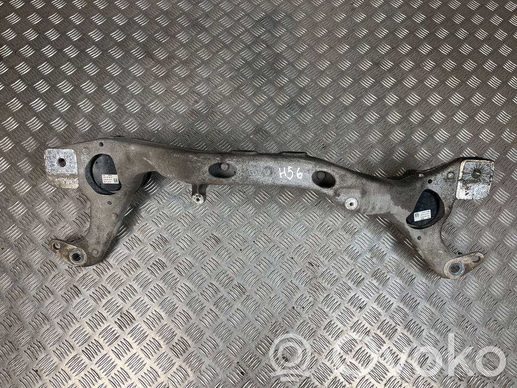 Porsche Cayenne (92A) Engine mounting bracket 
