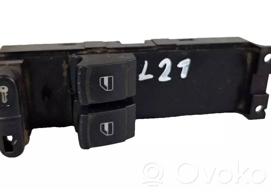 Volkswagen Golf V Electric window control switch 