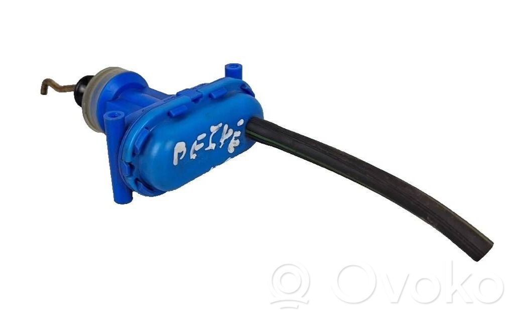 Audi 80 90 S2 B4 Central locking vacuum pump 
