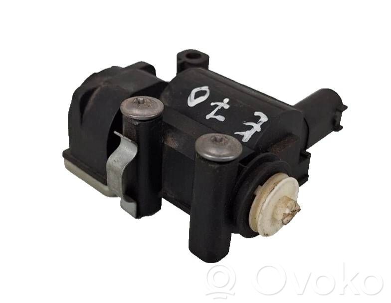 BMW X5 E70 Fuel tank cap lock 