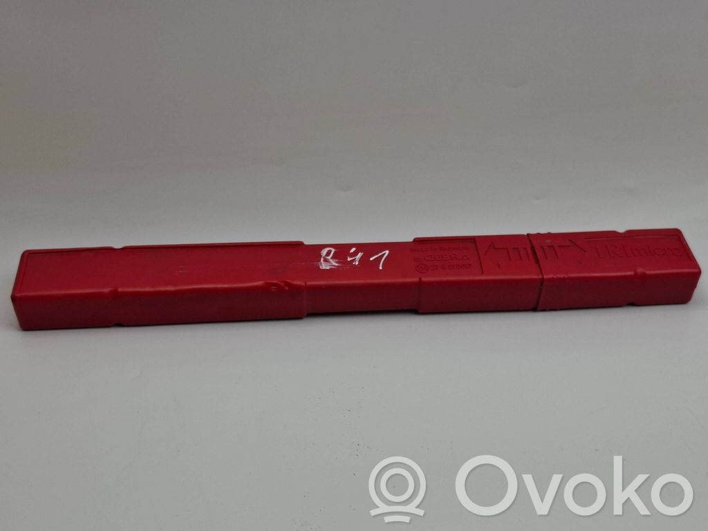 Audi A6 S6 C6 4F Trójkąt ostrzegawczy 