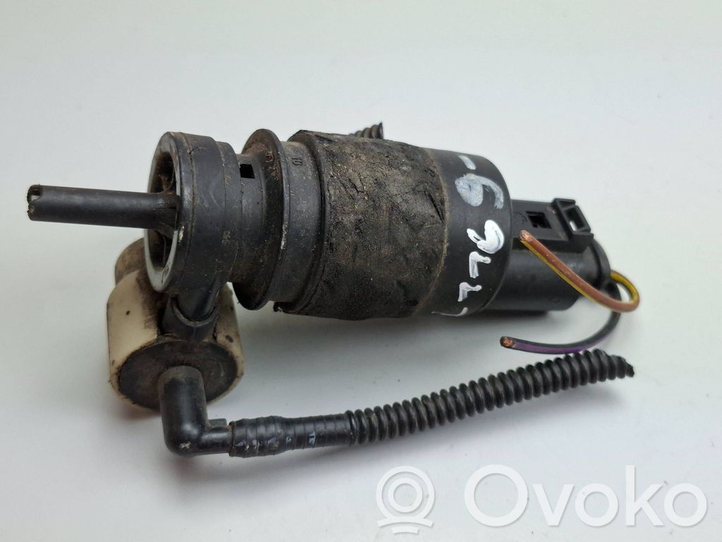 Volkswagen Touran I Windscreen/windshield washer pump 