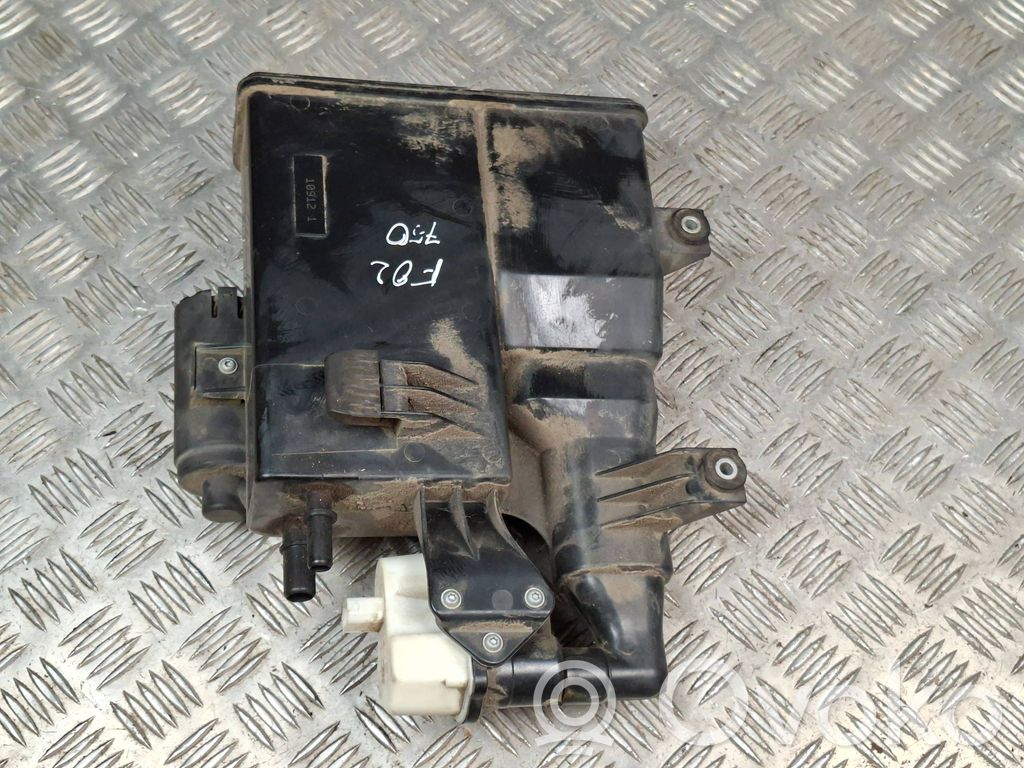BMW 7 F01 F02 F03 F04 Aktyvios anglies (degalų garų) filtras 