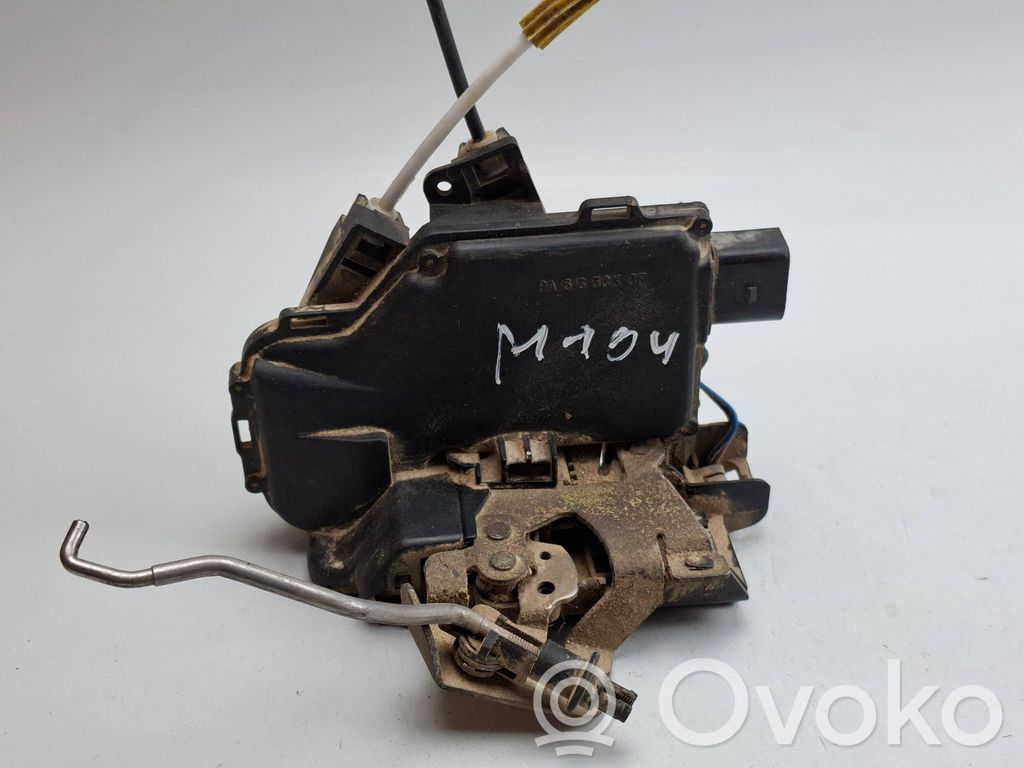 Audi A6 S6 C5 4B Priekšpusē slēdzene 