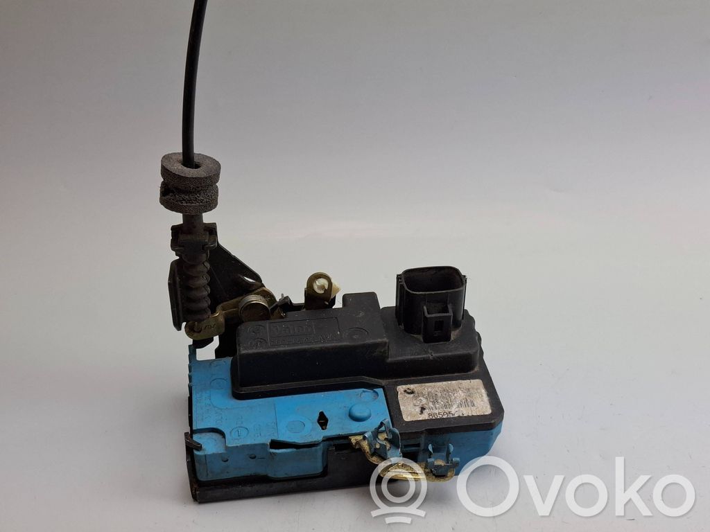 Volvo S60 Priekšpusē slēdzene 