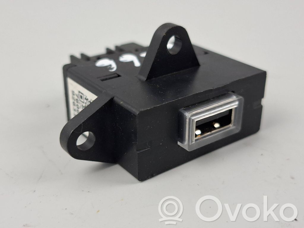 Alfa Romeo Stelvio Enchufe conector USB 