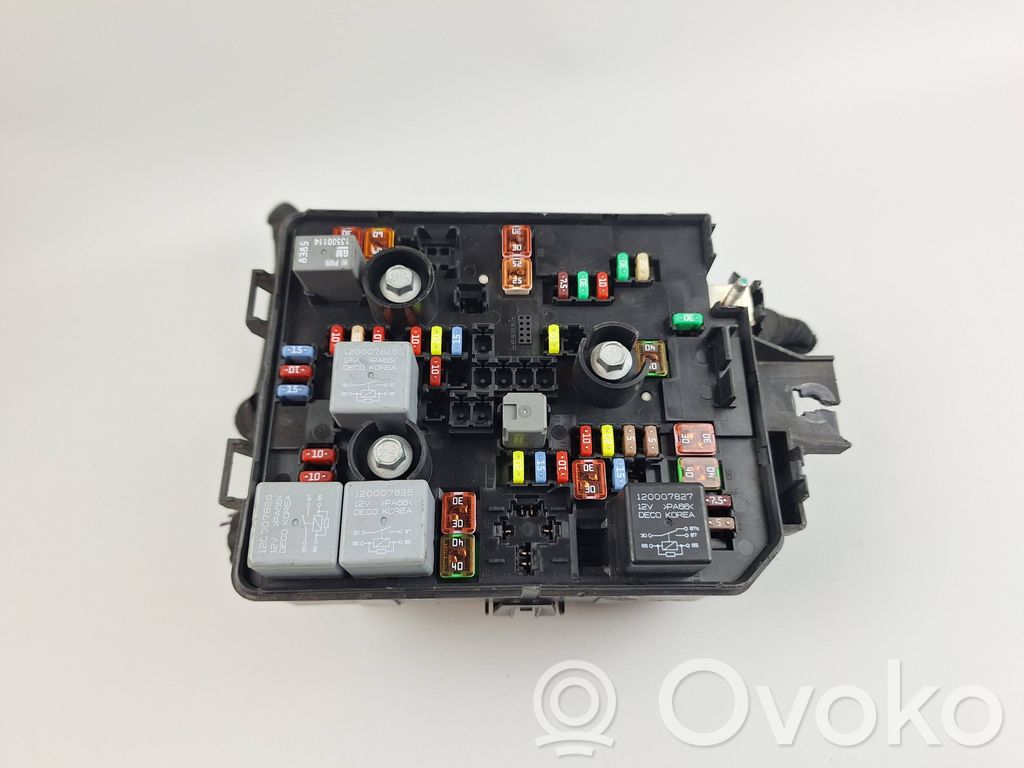 Opel Corsa E Fuse module 
