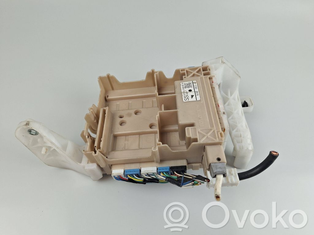 Toyota Aygo AB40 Module de fusibles 